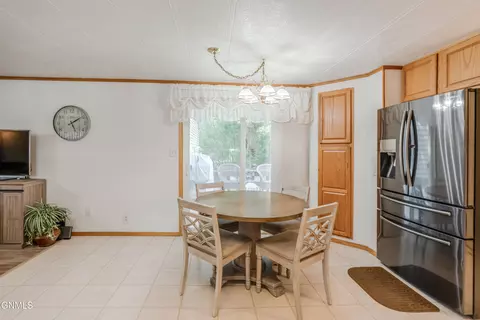 Dining - 209 Tuttle Ave, Mandan, ND 58554 photo 2 of 2