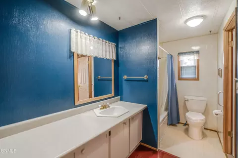 Bath - 209 Tuttle Ave, Mandan, ND 58554 photo 4 of 7