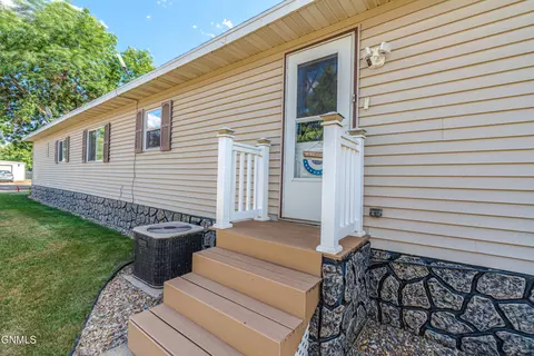 Exterior - 209 Tuttle Ave, Mandan, ND 58554 photo 5 of 6