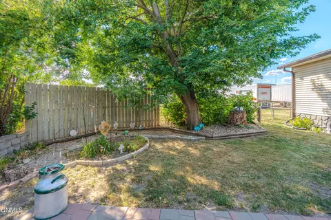Exterior - 209 Tuttle Ave, Mandan, ND 58554 photo 3 of 6