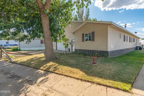 Exterior - 209 Tuttle Ave, Mandan, ND 58554 photo 6 of 6