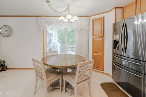 Dining - 209 Tuttle Ave, Mandan, ND 58554 photo 1 of 2