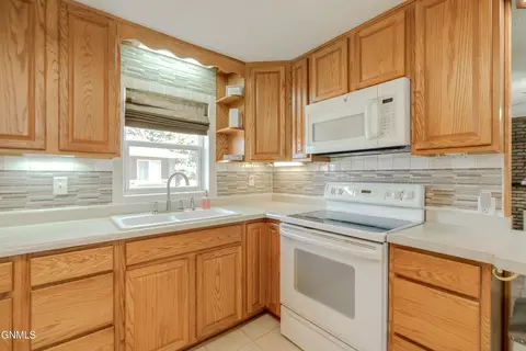 Kitchen - 209 Tuttle Ave, Mandan, ND 58554 photo 3 of 5