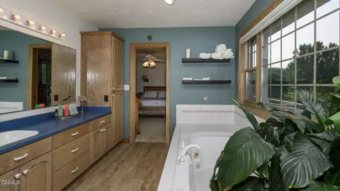 Bath - 1707 Larson Rd, Bismarck, ND 58504 photo 4 of 6