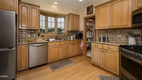 Kitchen - 1707 Larson Rd, Bismarck, ND 58504 photo 3 of 4