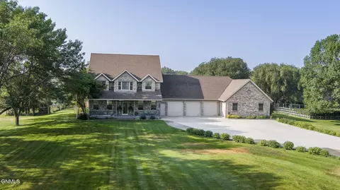 Exterior - 1707 Larson Rd, Bismarck, ND 58504 photo 10 of 13