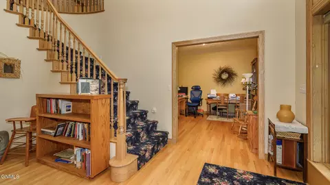 Entry Way - 1707 Larson Rd, Bismarck, ND 58504 photo 2 of 10