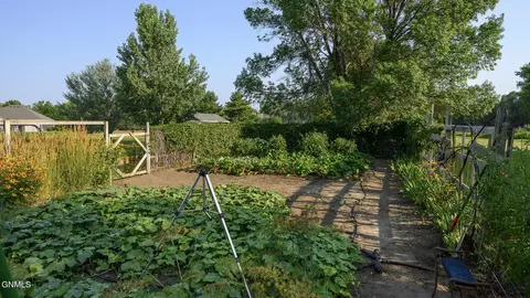 Exterior - 1707 Larson Rd, Bismarck, ND 58504 photo 6 of 13