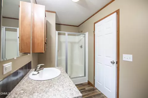 Bath - 911 S Frontier Trl, Mandan, ND 58554 photo 1 of 4