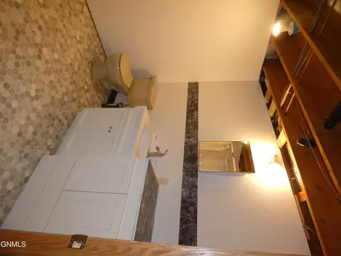 Bath - 225 5th St E, Napoleon, ND 58561 photo 9 of 10