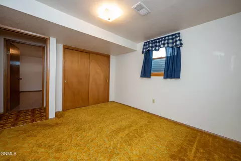 Bedroom - 469 Custer St, Dickinson, ND 58601 photo 7 of 8