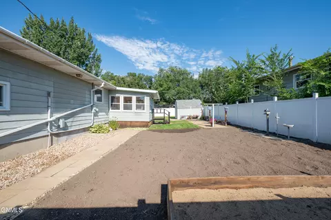 Exterior - 469 Custer St, Dickinson, ND 58601 photo 12 of 13
