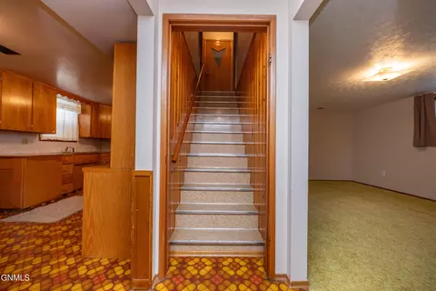 Entry Way - 469 Custer St, Dickinson, ND 58601 photo 3 of 3