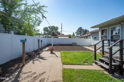 Exterior - 469 Custer St, Dickinson, ND 58601 photo 6 of 13