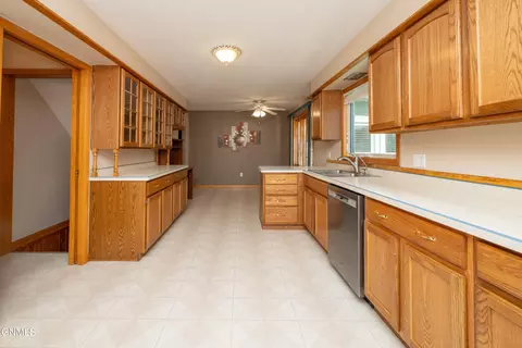 Kitchen - 469 Custer St, Dickinson, ND 58601 photo 1 of 11