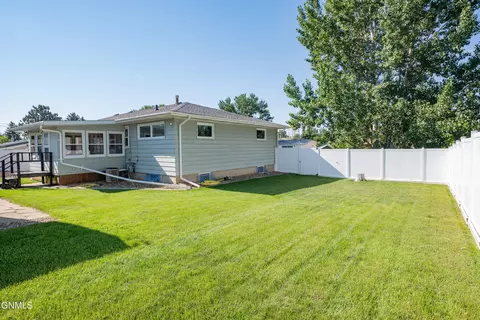 Exterior - 469 Custer St, Dickinson, ND 58601 photo 9 of 13