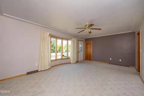 Living - 469 Custer St, Dickinson, ND 58601 photo 1 of 3