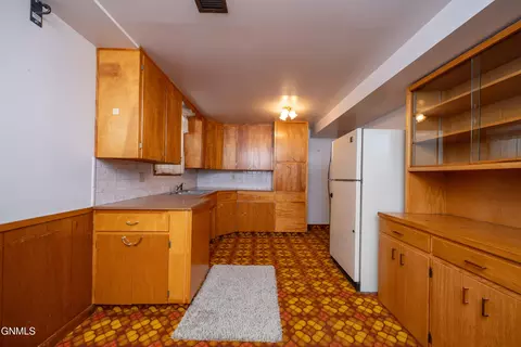 Kitchen - 469 Custer St, Dickinson, ND 58601 photo 11 of 11
