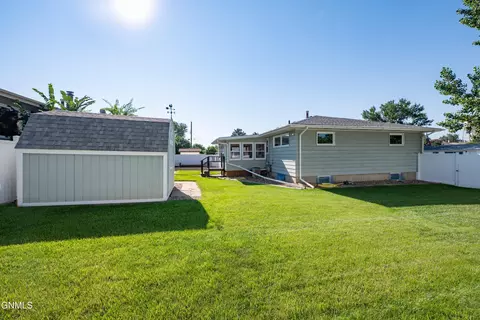 Exterior - 469 Custer St, Dickinson, ND 58601 photo 10 of 13