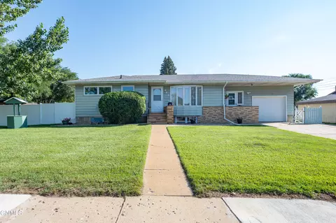 Exterior - 469 Custer St, Dickinson, ND 58601 photo 1 of 13