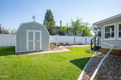 Exterior - 469 Custer St, Dickinson, ND 58601 photo 7 of 13