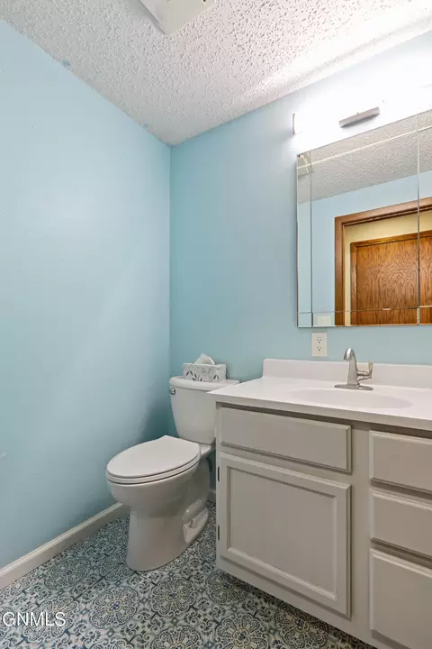 Bath - 611 11th St E, Williston, ND 58801 photo 1 of 3