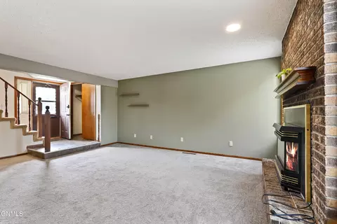 Living - 611 11th St E, Williston, ND 58801 photo 3 of 4