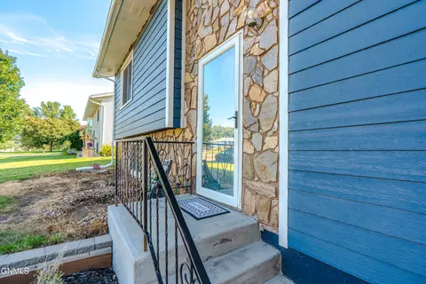 Exterior - 810 3rd Ave NE, Mandan, ND 58554 photo 2 of 8