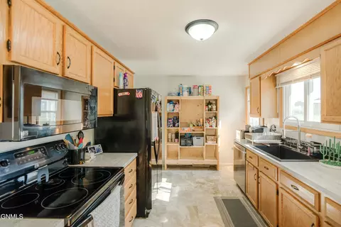Kitchen - 810 3rd Ave NE, Mandan, ND 58554 photo 7 of 8