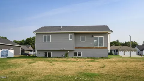 Exterior - 5417 Hendrickson Dr, Bismarck, ND 58504 photo 2 of 2