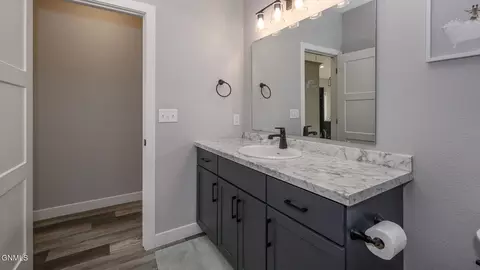Bath - 5417 Hendrickson Dr, Bismarck, ND 58504 photo 2 of 5