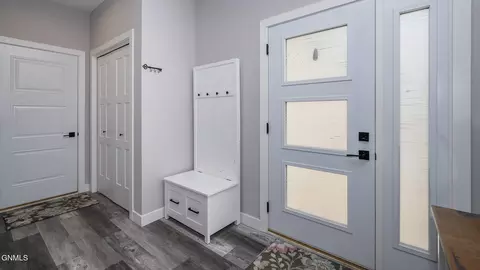 Entry Way - 5417 Hendrickson Dr, Bismarck, ND 58504 photo 3 of 4