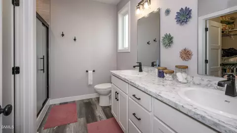 Bath - 5417 Hendrickson Dr, Bismarck, ND 58504 photo 3 of 5