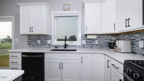 Kitchen - 5417 Hendrickson Dr, Bismarck, ND 58504 photo 3 of 3