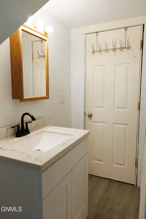 Bath - 236 4th St W, Dickinson, ND 58601 photo 2 of 4