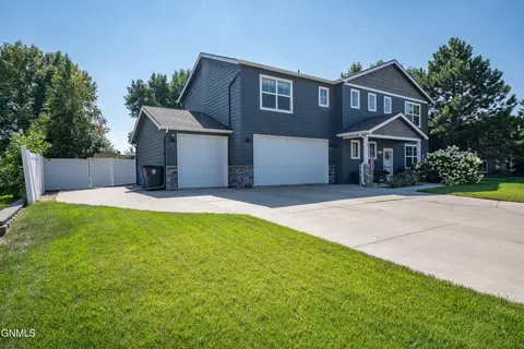 Exterior - 711 28th St W, Dickinson, ND 58601 photo 7 of 15