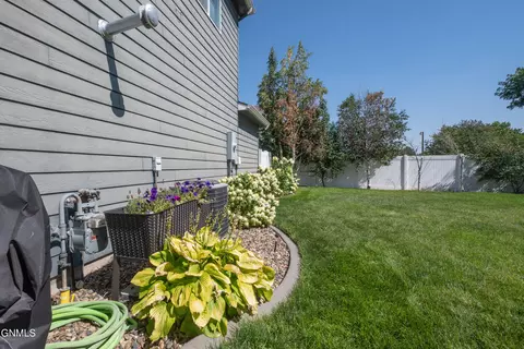 Exterior - 711 28th St W, Dickinson, ND 58601 photo 5 of 15