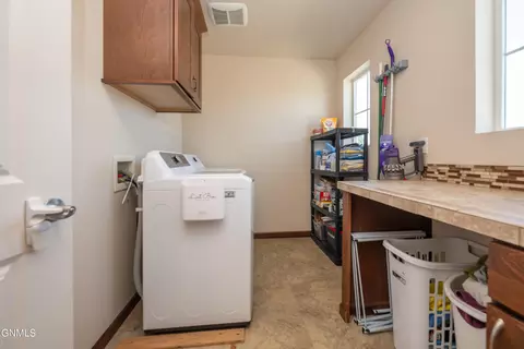 Other - 711 28th St W, Dickinson, ND 58601 photo 9 of 11