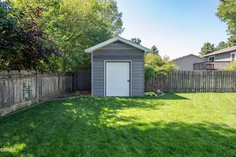 Exterior - 711 28th St W, Dickinson, ND 58601 photo 12 of 15