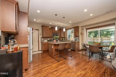 Kitchen - 711 28th St W, Dickinson, ND 58601 photo 4 of 6