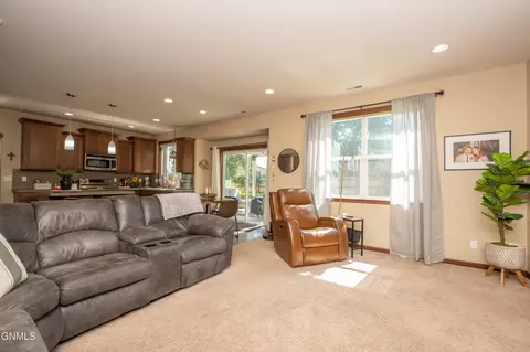 Living - 711 28th St W, Dickinson, ND 58601 photo 1 of 4
