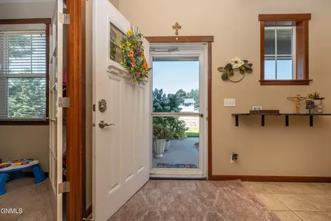 Entry Way - 711 28th St W, Dickinson, ND 58601 photo 3 of 7