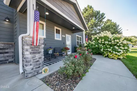 Exterior - 711 28th St W, Dickinson, ND 58601 photo 9 of 15