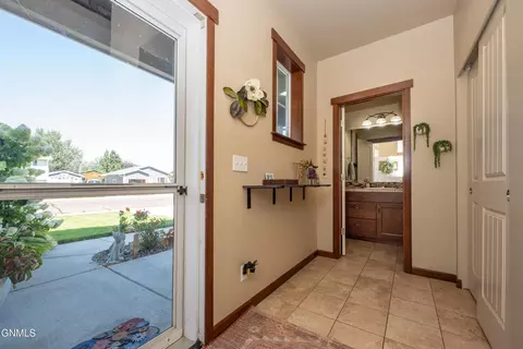 Entry Way - 711 28th St W, Dickinson, ND 58601 photo 2 of 7