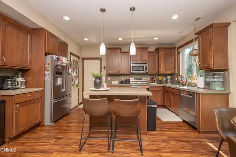 Kitchen - 711 28th St W, Dickinson, ND 58601 photo 3 of 6