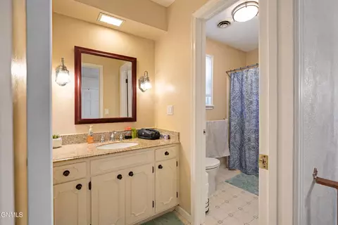 Bath - 1720 4th Ave E, Williston, ND 58801 photo 2 of 4