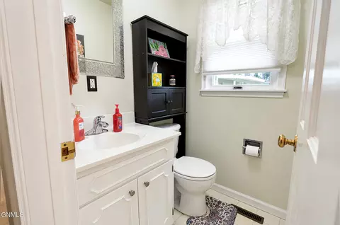 Bath - 1720 4th Ave E, Williston, ND 58801 photo 1 of 4