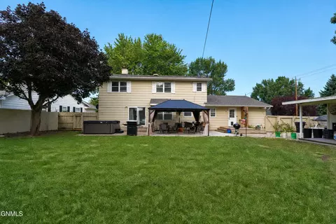 Exterior - 1720 4th Ave E, Williston, ND 58801 photo 6 of 11