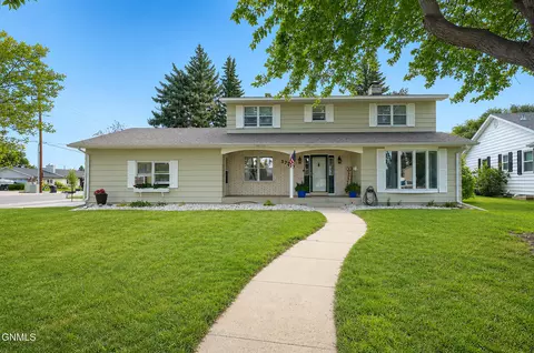 Exterior - 1720 4th Ave E, Williston, ND 58801 photo 5 of 11