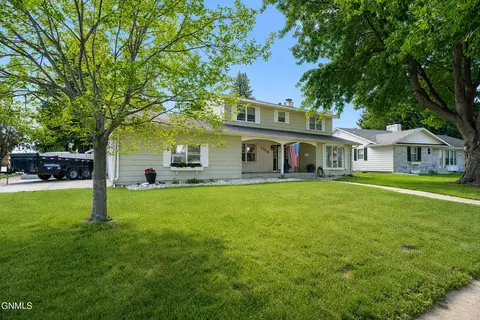 Exterior - 1720 4th Ave E, Williston, ND 58801 photo 4 of 11